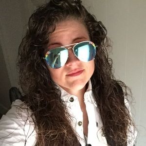 Meet your Posher, Carlss